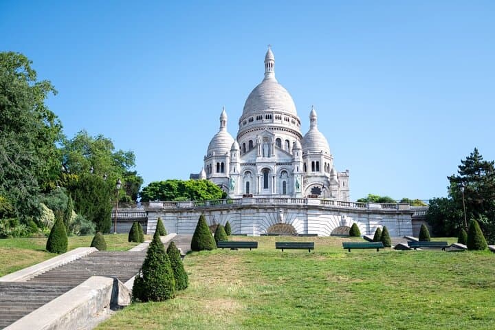 Paris in a Day: Louvre Entry + Guided Montmartre & City Walks
