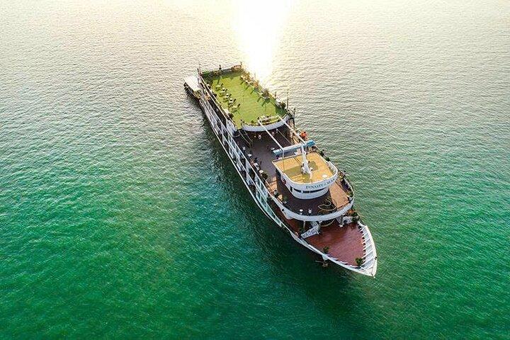 Hanoi : Halong Bay Overnight on 5-Star Verdure Lotus Cruise