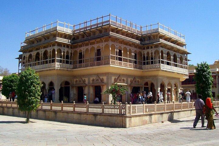 Full-Day Jaipur City Tour with Amber Fort and City Palace
