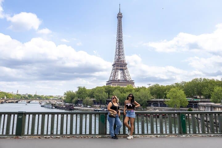 Exclusive Eiffel Tower Photo shoot - Chic & Timeless
