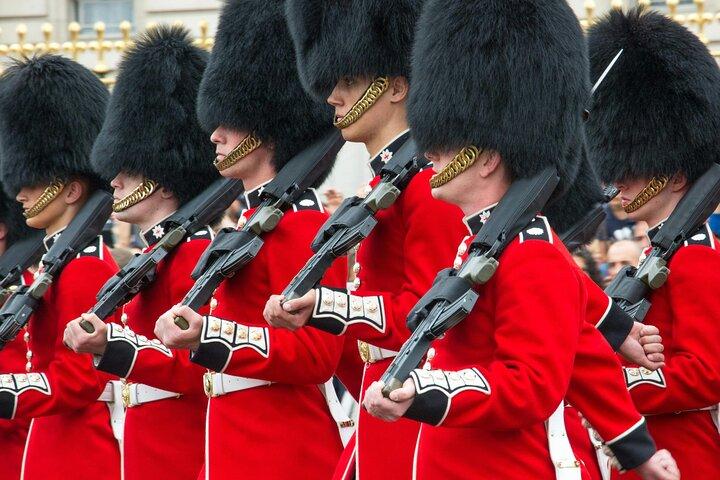 Changing of the Guard Guided Tour at Buckingham Palace