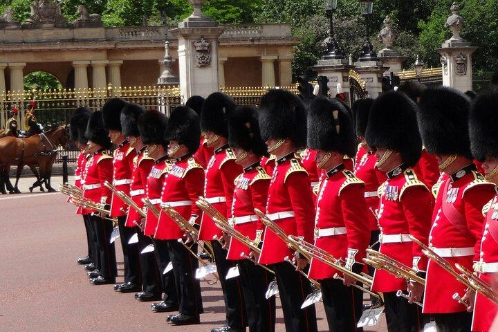 Changing of the Guard Guided Tour at Buckingham Palace