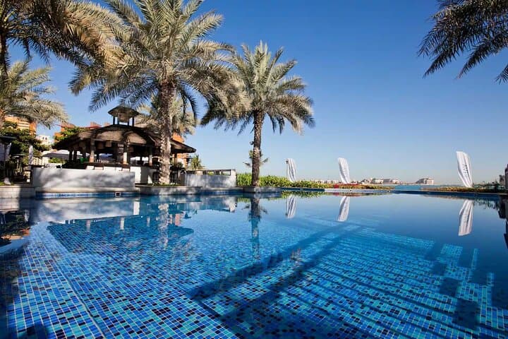 Dubai: Riva Beach Club Pool and Beach Day Pass