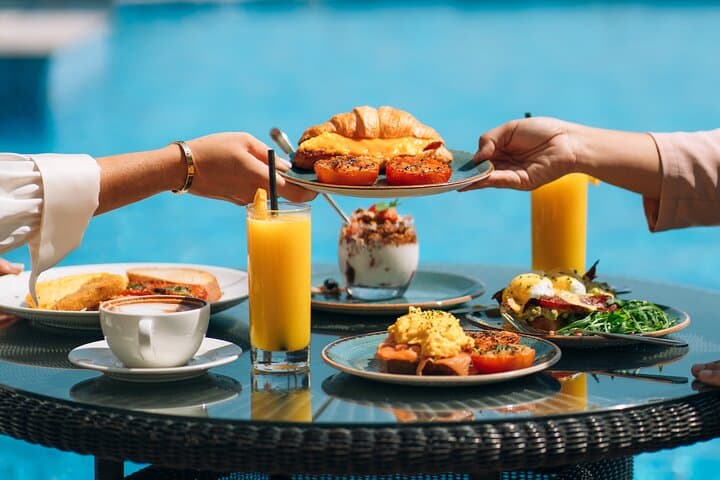 Dubai: Riva Beach Club Pool and Beach Day Pass