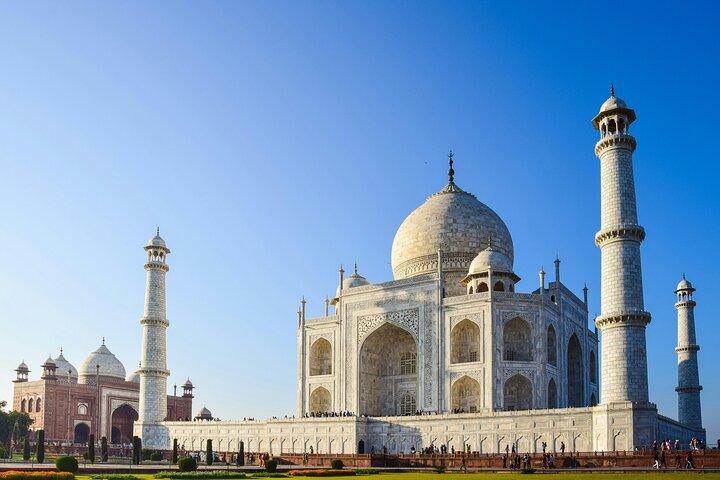 1-Day Trip to The Taj Mahal and Agra from Pune with Both side Commercial Flights