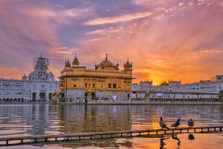 1-Day Trip to Golden Temple,Amritsar from Delhi with Both side Commercial Flight