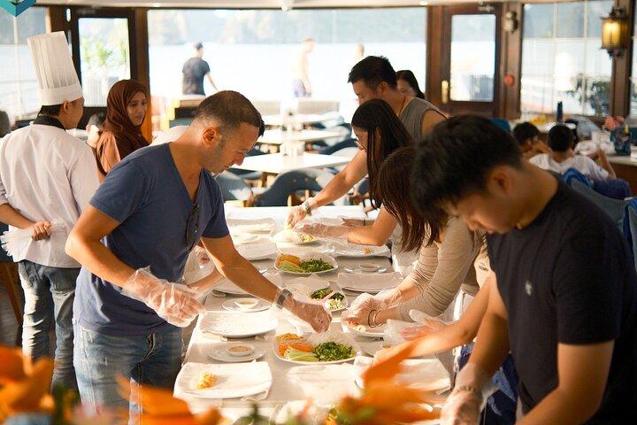 Hanoi: Halong Catamaran Premium Cruise - the Beauty of Lan Ha Bay