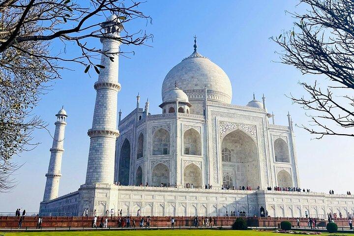 1-Day Trip to Taj Mahal, Agra from Bangalore with Both Side Commercial Flights