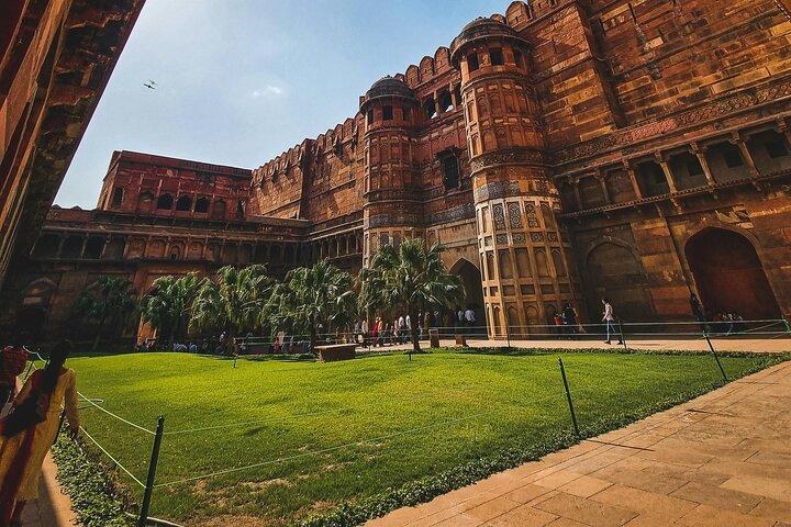 Private 2-Day Tour to Agra one-way from Jaipur to Delhi with The Taj Mahal