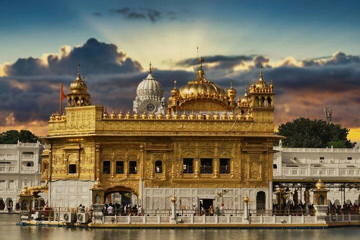 Private Full-Day City Tour of Amritsar visit Golden Temple with Wagah Border