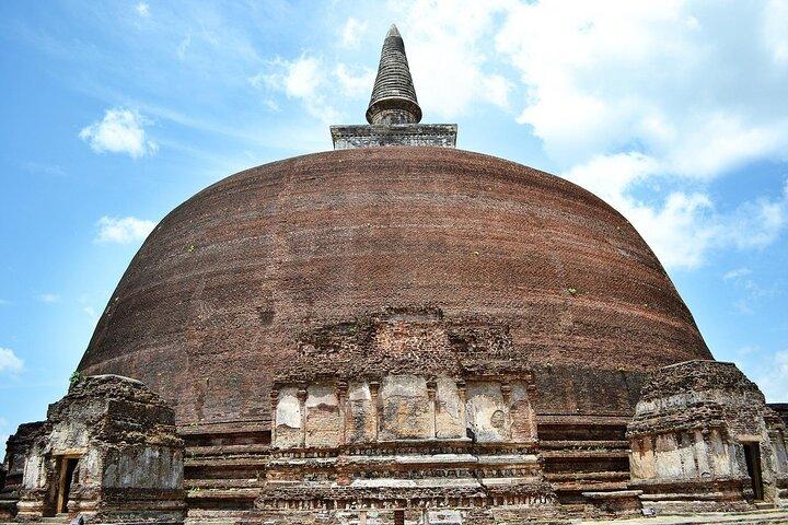 Polonnaruwa Ancient City Bike Tour Backpackers Solo Travellers