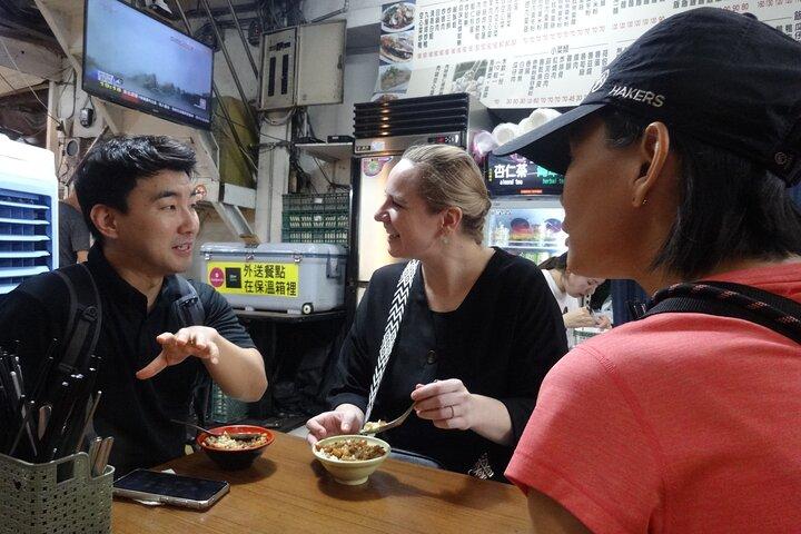 Taipei Walking Food Tour in Ningxia Night Market(10 Foods Incl.)