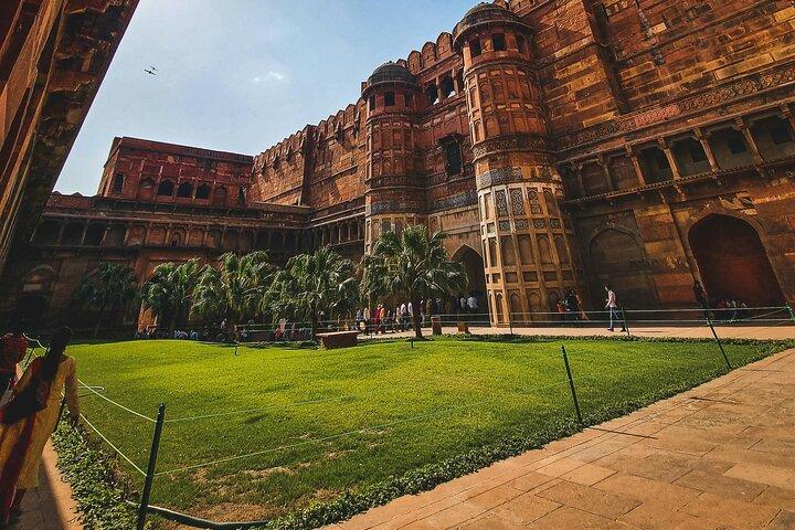 1-Day Trip to The Taj Mahal and Agra from Pune with Both side Commercial Flights
