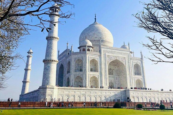 1-Day Trip to The Taj Mahal and Agra from Pune with Both side Commercial Flights
