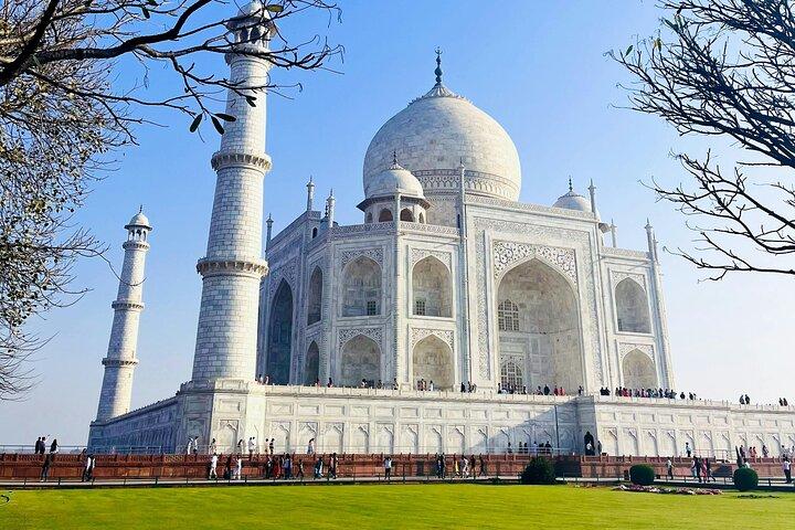 1-Day Trip to The Taj Mahal,Agra from Ahmedabad with Both side Commercial Flight
