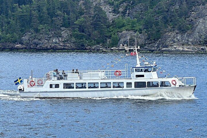 Stockholm Archipelago Highlights by Boat with Guide