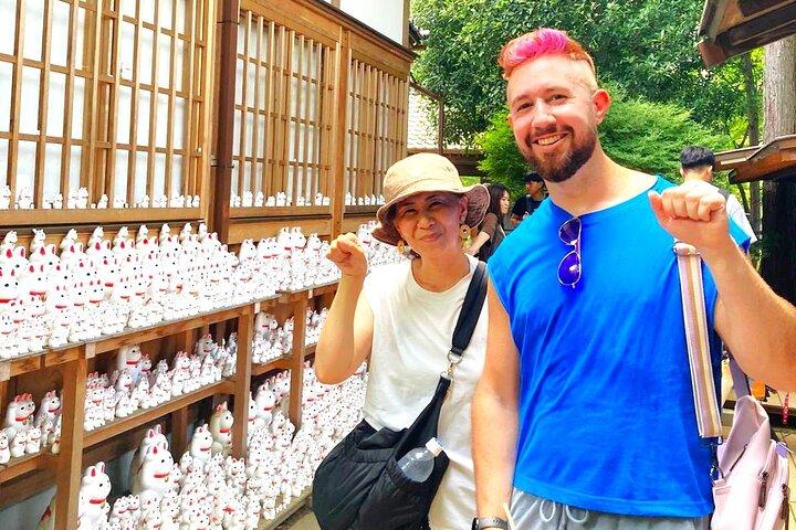 Gotokuji Temple Walking Tour with Numerous Cat Statues