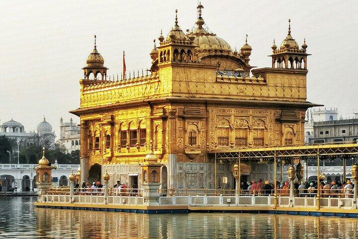 1-Day Trip to Golden Temple,Amritsar from Delhi with Both side Commercial Flight
