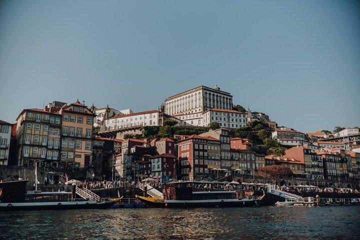 Porto: Douro River Boat Cruise with Port Wine and Snacks
