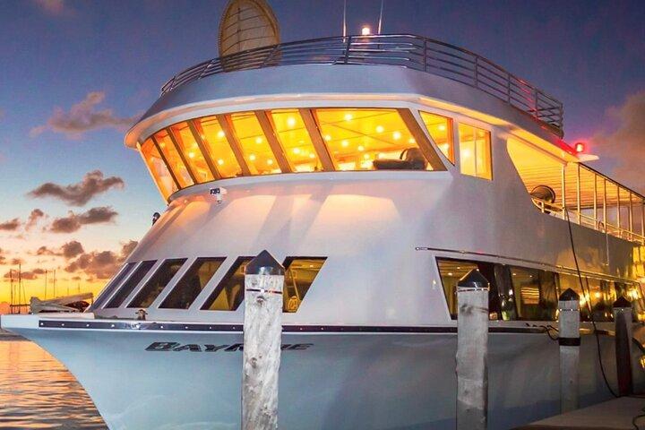 Ultimate Party in Miami : Boat Party, Party Bus & Nightclub