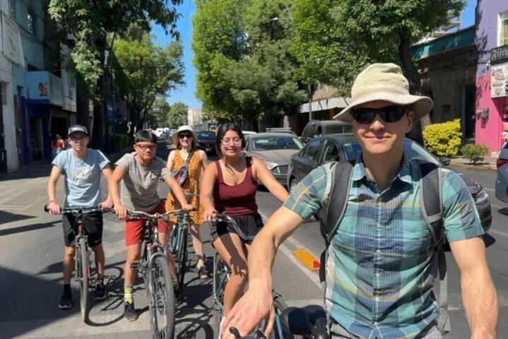 BIKE TOUR in the coolest areas of GUADALAJARA