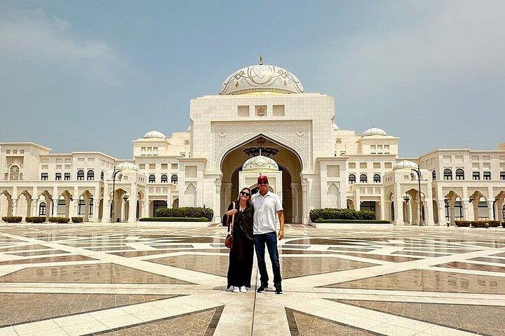 Abu Dhabi City Tour: Grand Mosque, Palace, Souk, Louvre & Ferrari