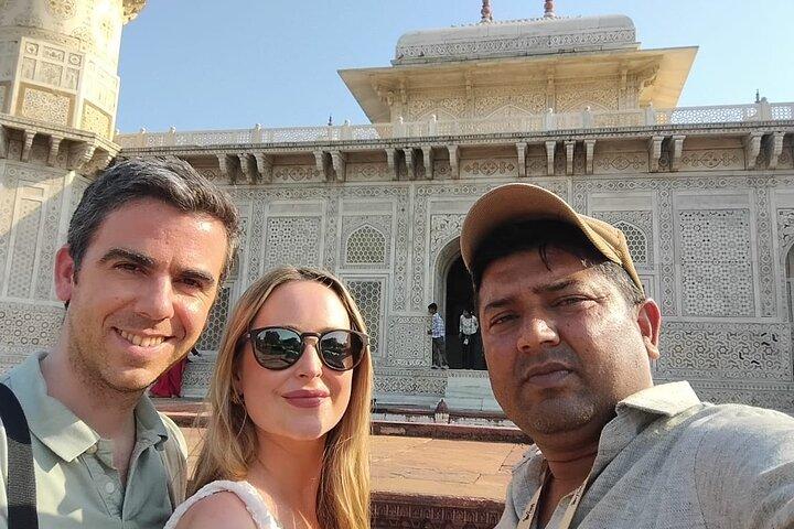 Taj mahal Agra - Skip the line entry with Licensed Tour Guide