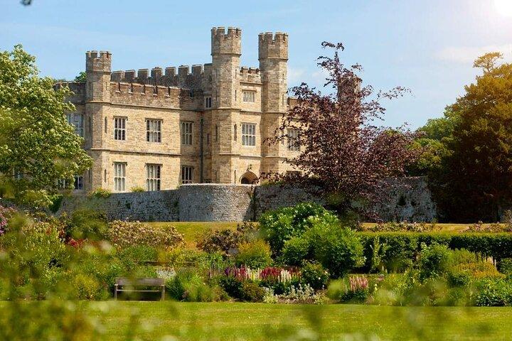 Leeds Castle, Canterbury Cathedral, & Dover Tour from London