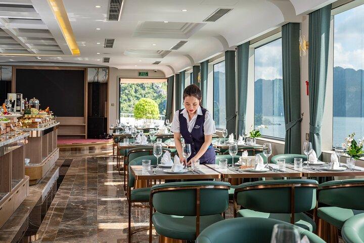 Halong Bay 7 Hour Luxury Cruise with Kayaking, Cave Visit & Lunch