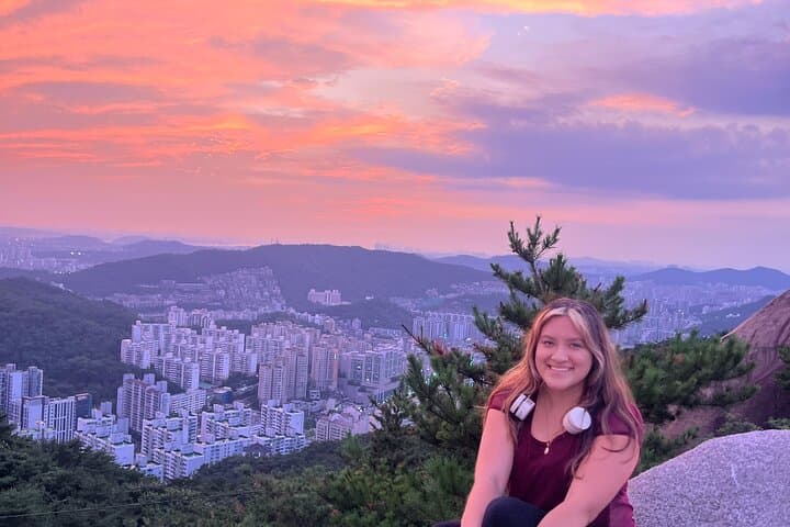 Seoul Inwangsan Sunset Hiking Tour