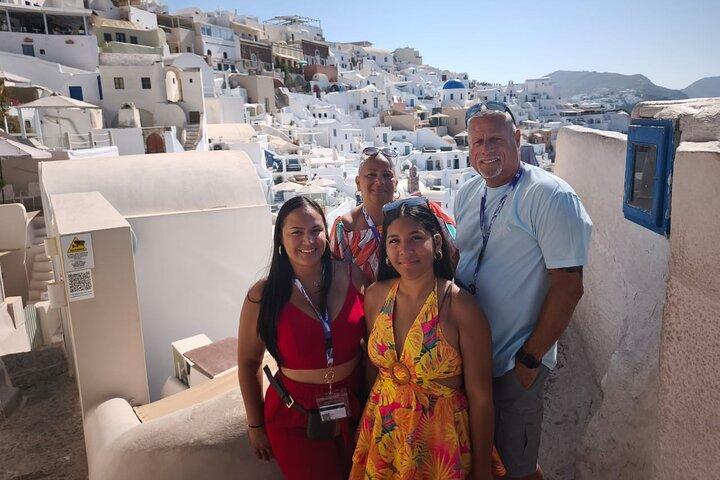 Santorini Private Tour with Local Guide with pickup included