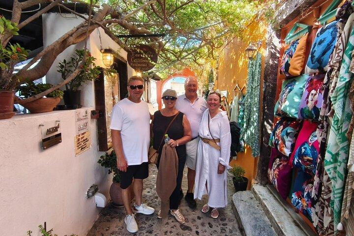 Santorini Private Tour with Local Guide with pickup included