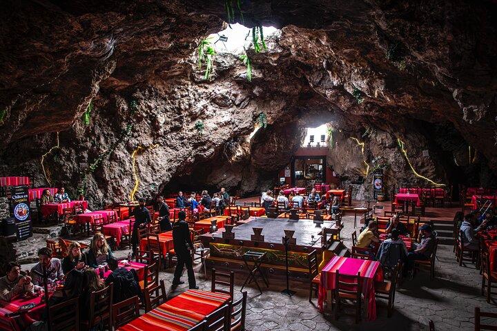 Guided tour in Teotihuacan + breakfast in Cueva + Transportation CDMX