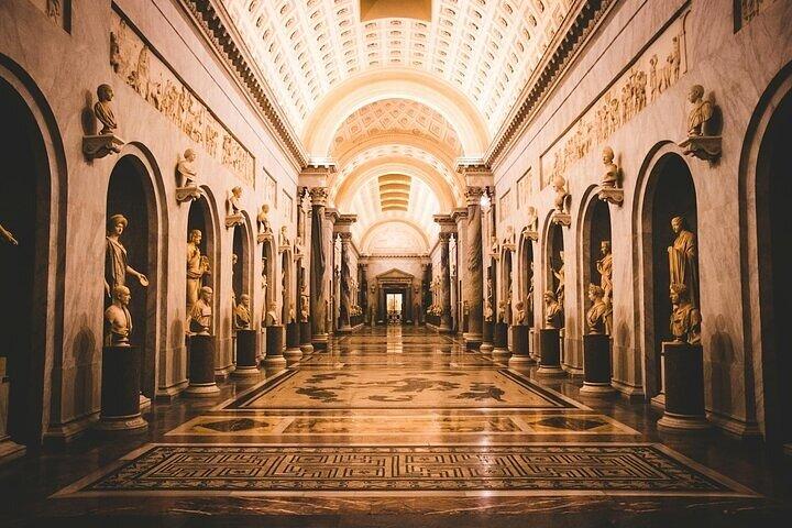 Small Guided Tour Vatican Sistine Chapel & St.Peter's Basilica