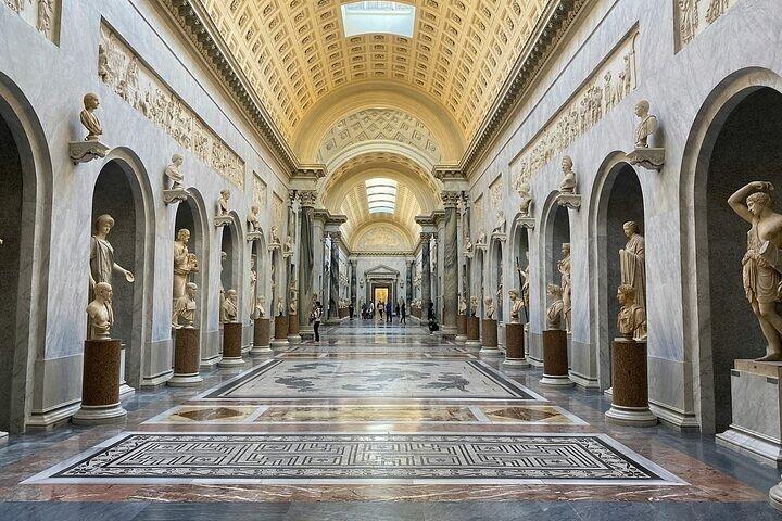 Small Guided Tour Vatican Sistine Chapel & St.Peter's Basilica
