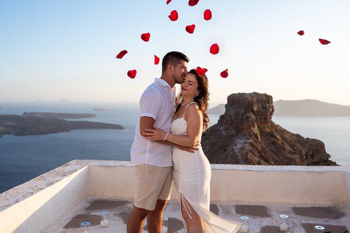Intimate Surprise Proposal Photo Experience in Santorini