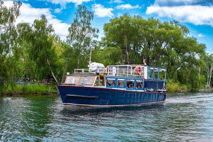 1-Hour Toronto Harbour Tour with Live Narration