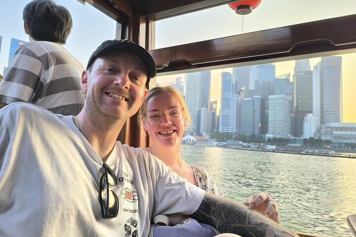 8-hr guided tour : Food Tour, 40-min River cruise & 2 light Shows