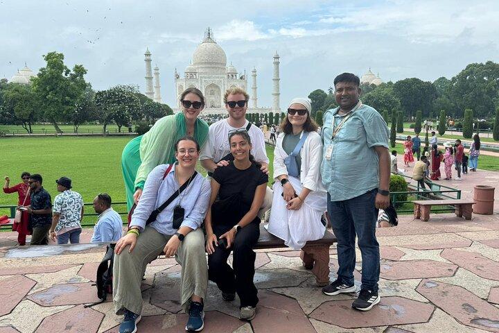 Taj mahal Agra - Skip the line entry with Licensed Tour Guide