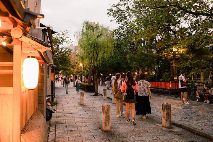 Kyoto Geisha District Walking Tour in Gion