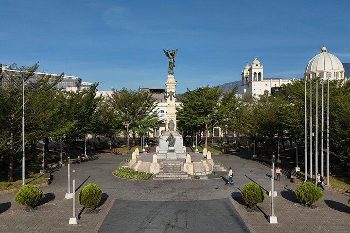 Real City Tour San Salvador : Historic Center & Boqueron Park
