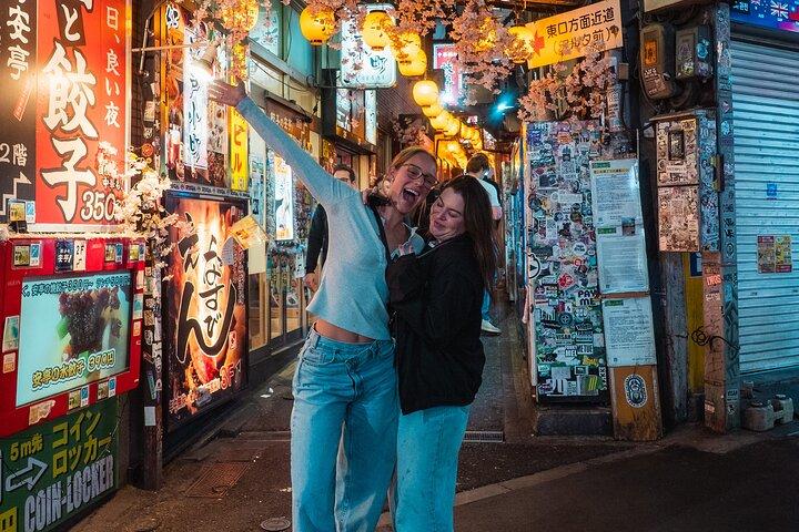 Shinjuku Bar and Izakaya Hopping with Drinks and Dinner
