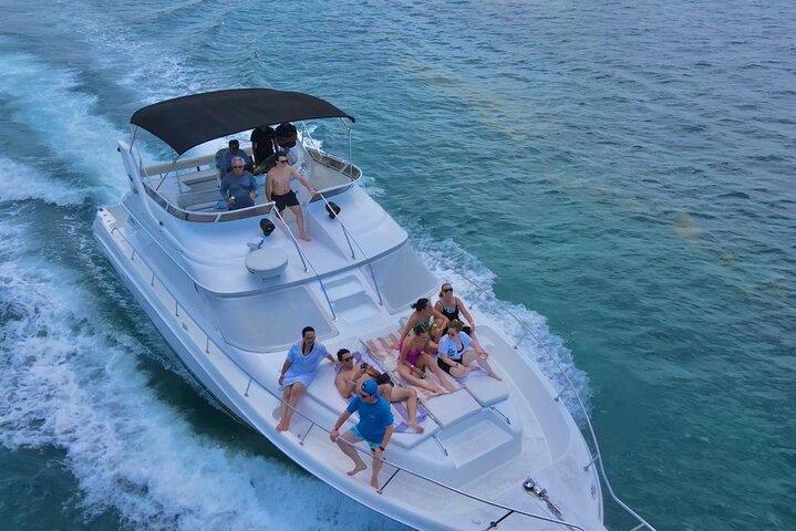 Private Yacht - 46 ft SeaRay Cancun Bay Snorkel 23P4
