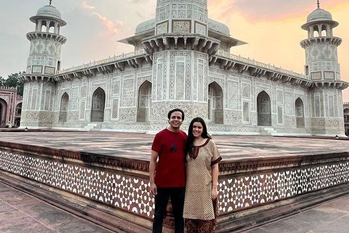 Taj Mahal, Agra Fort & Baby Taj Tour from Delhi with Meal