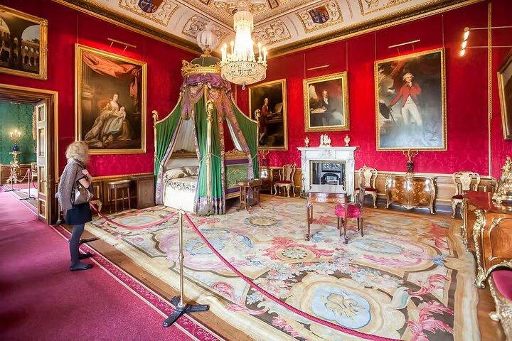 Private Day Tour to Stonehenge and Windsor Castle