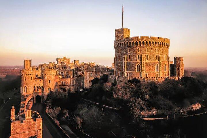 Private Day Tour to Stonehenge and Windsor Castle