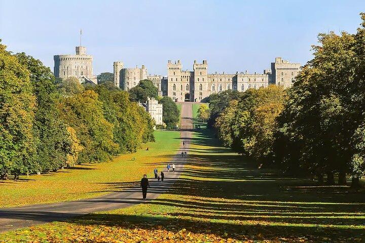 Private Day Tour to Stonehenge and Windsor Castle
