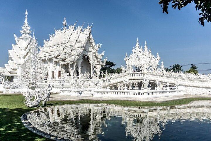 Chiang Rai: White, Blue, Red Temples and Long Neck Village Tour