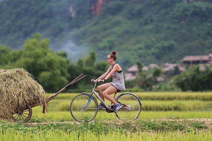 Village Life and Cave Visit in Mai Chau Bike Day Tour