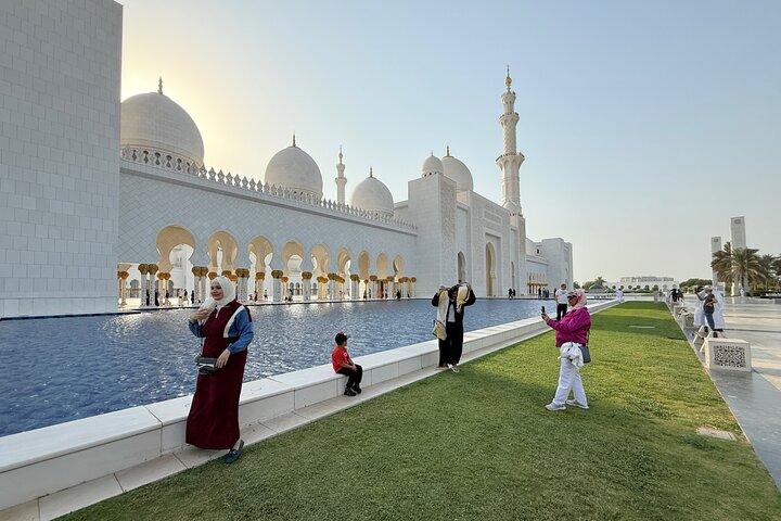 Sheikh Zayed Grand Mosque Abu Dhabi Private Tour From Dubai